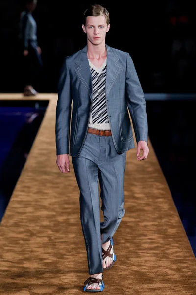 Look 26